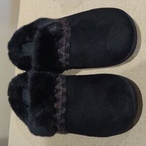 Isotoner Black Slip-on Slippers, 9.5-10